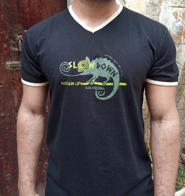 Camiseta cuello pico manga corta algodón GOTS  Slow Down Barcelona