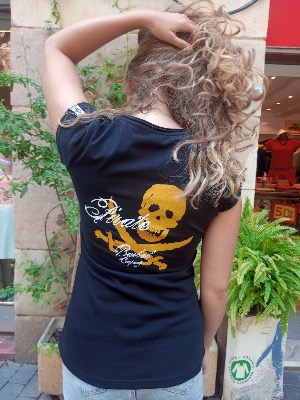 Camiseta manga corta con diseño de pirata 100% algodón GOTS