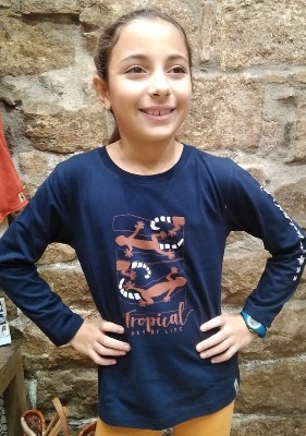 Camiseta manga larga 100% algodón ecológico niños y niñas con un diseño hecho en barcelona de una lagarta